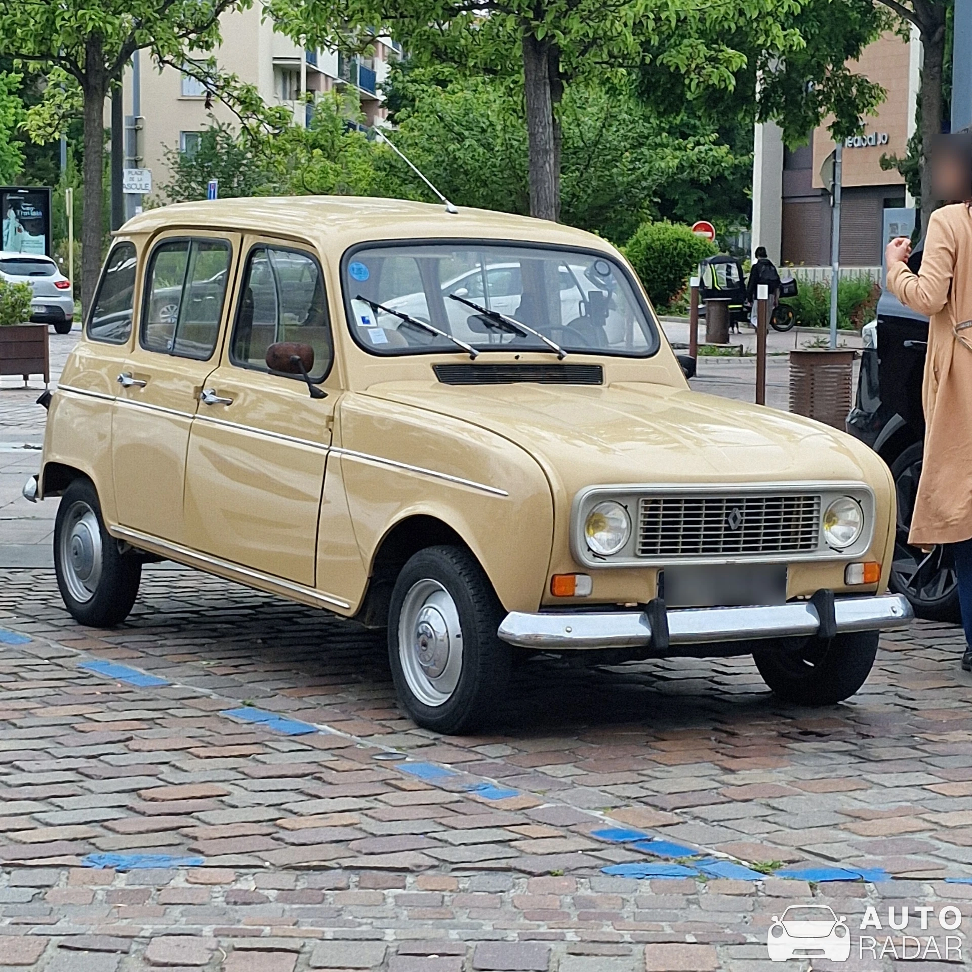 Renault 4 spotted in Colomiers