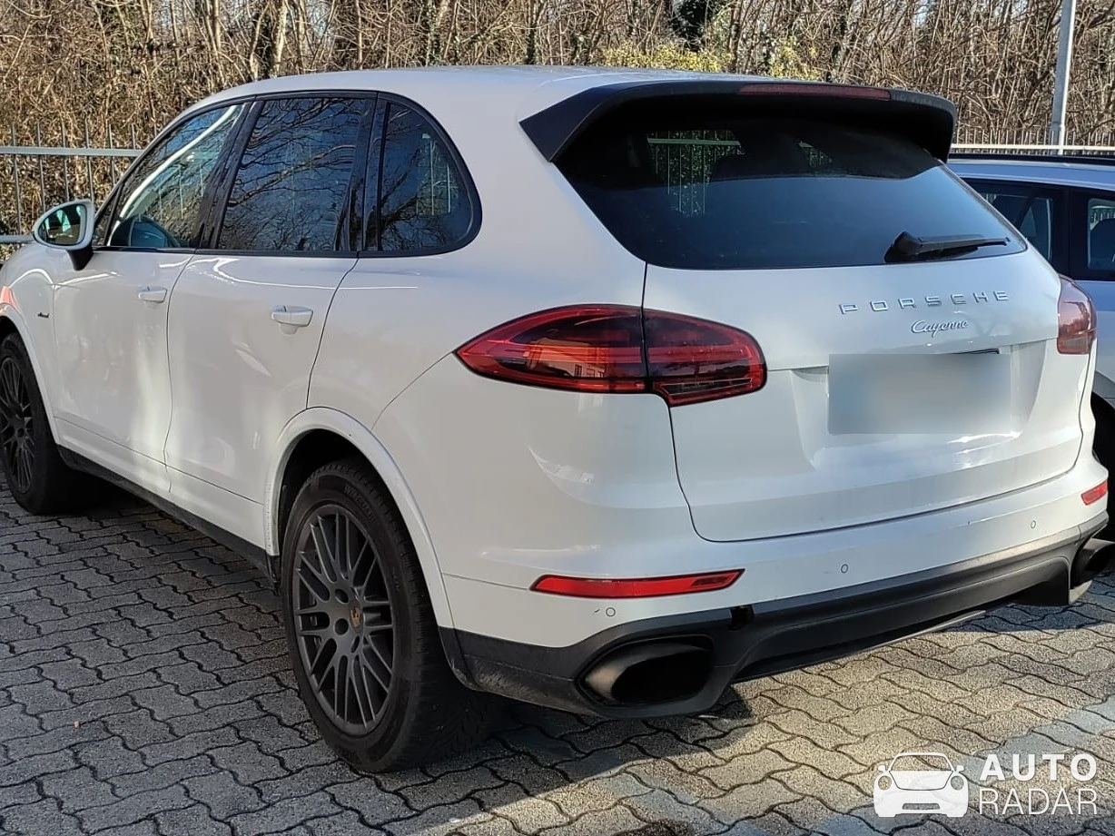 Porsche Cayenne spotted in Mariano Comense, Italy