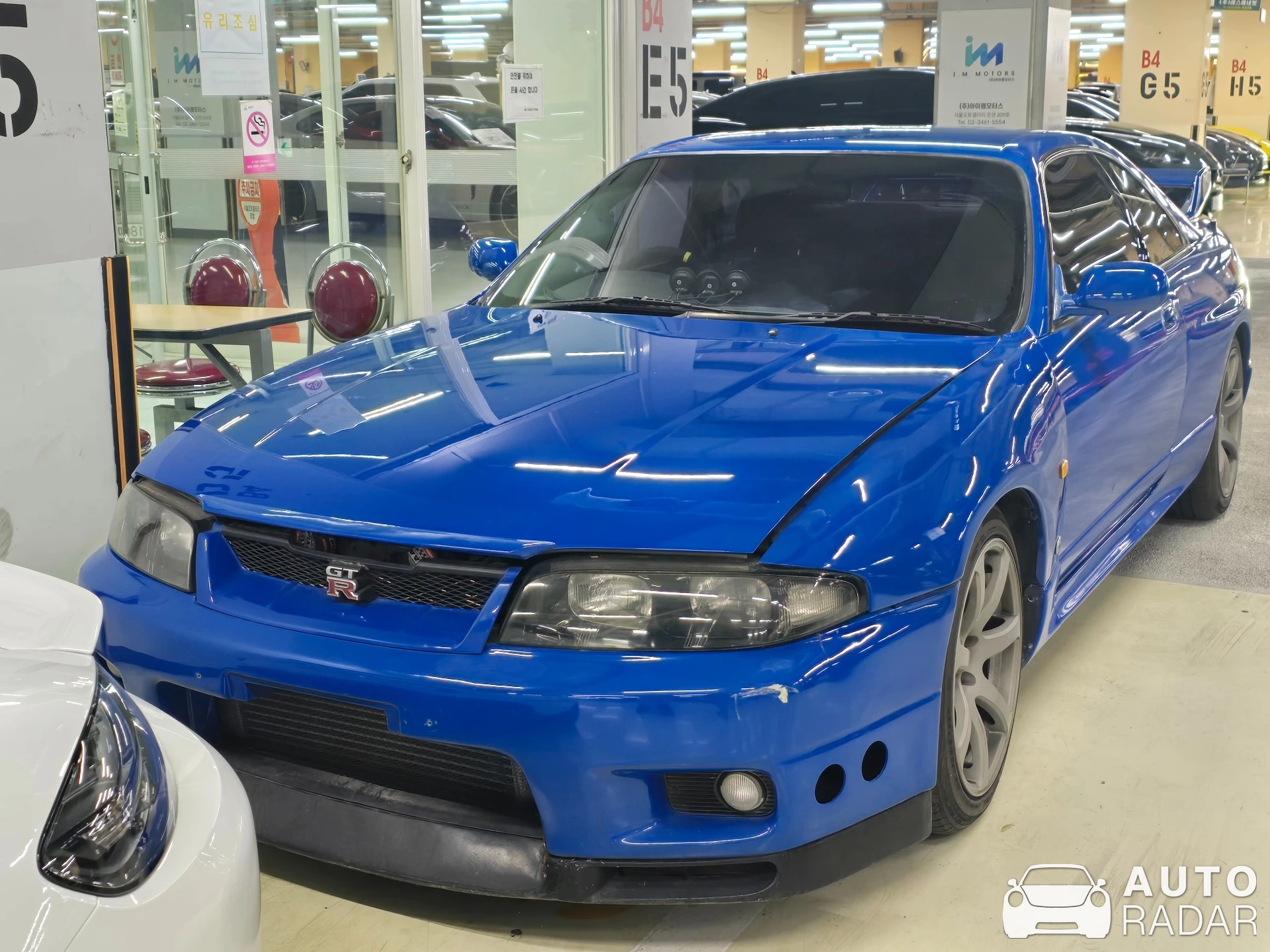 Nissan Skyline R33 spotted in Seocho District, South Korea