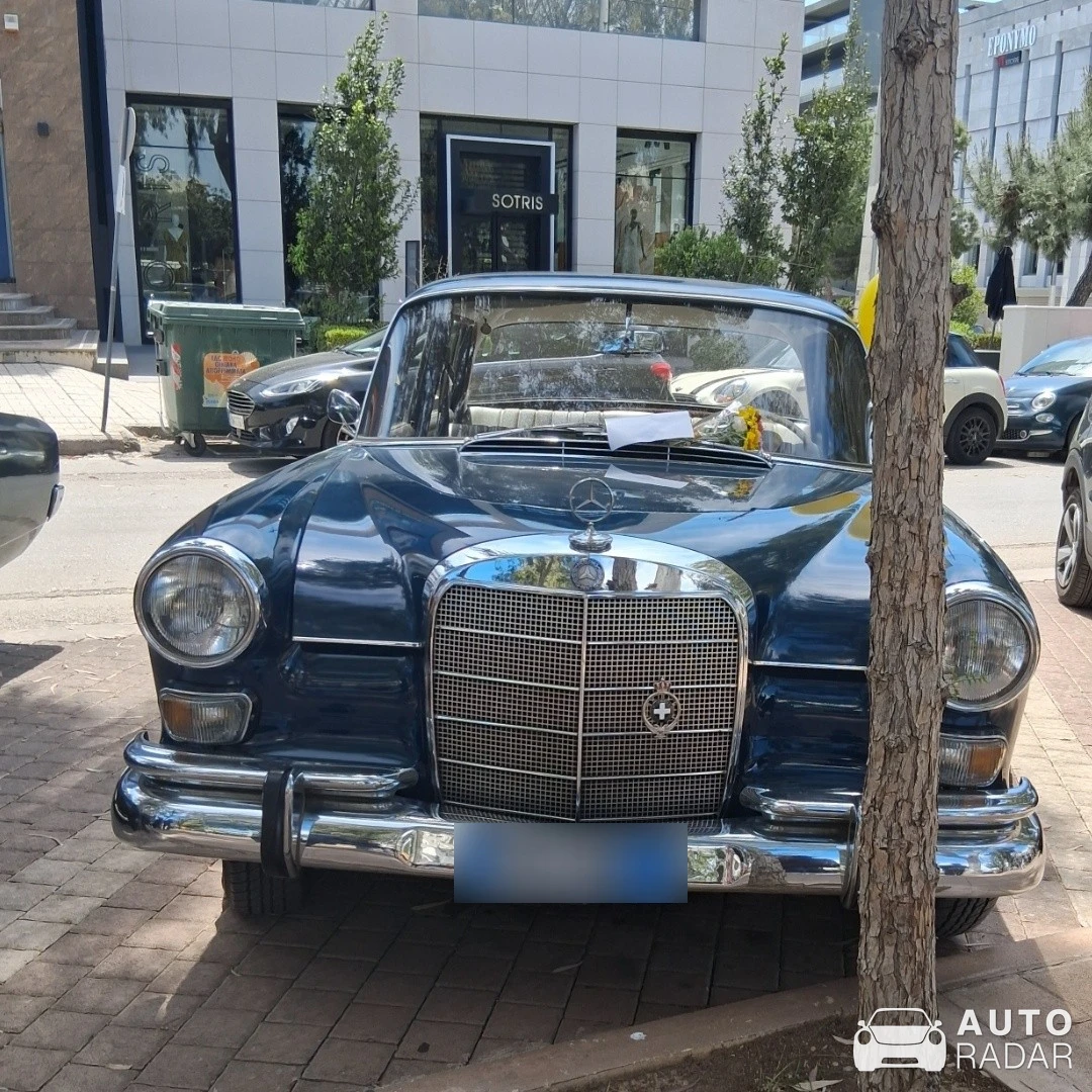 Mercedes-Benz 230 S spotted in Glyfada, Greece
