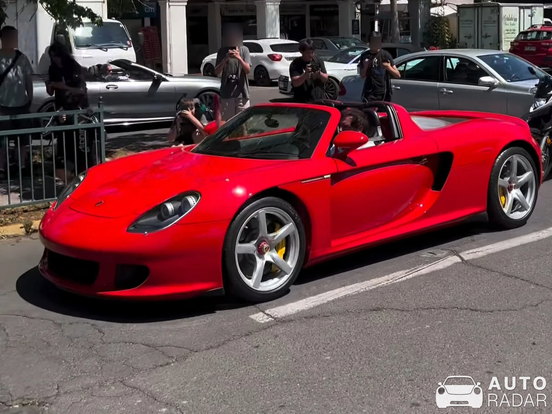 Porsche Carrera GT spotted in Vitacura, Chile