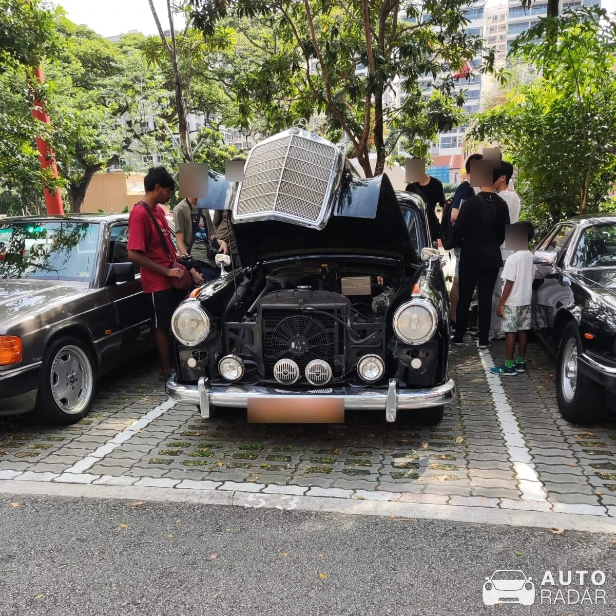 Mercedes 300D spotted in Singapore