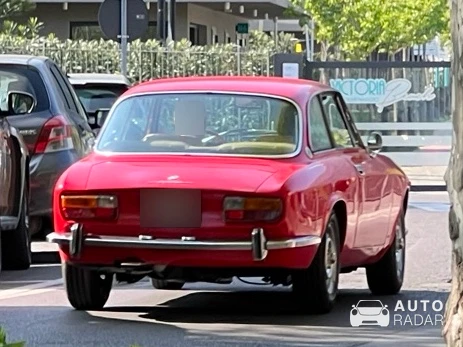 Alfa Romeo 2000 GT Veloce spotted in Menaggio