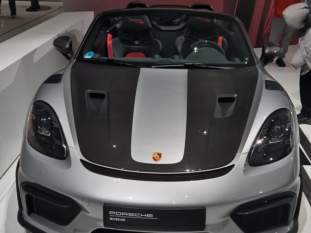 Porsche 718 Spyder RS Weissach