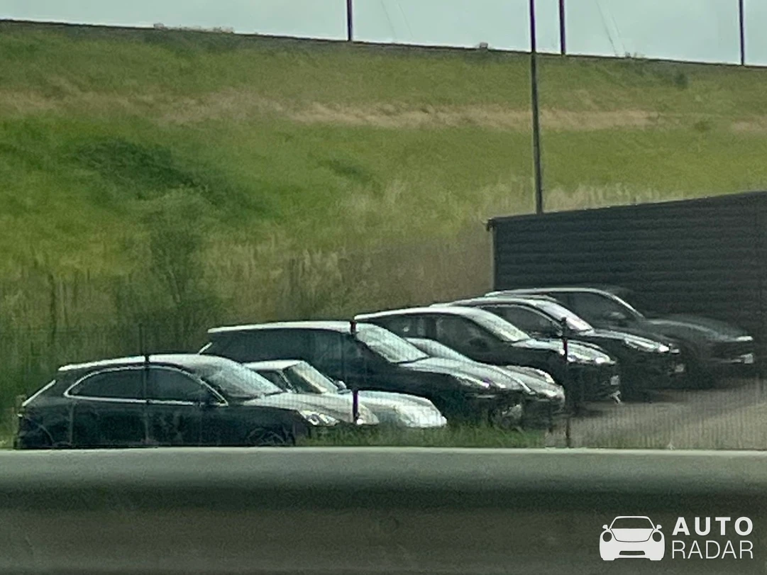 Porsche Macan spotted in Moulins-lès-Metz