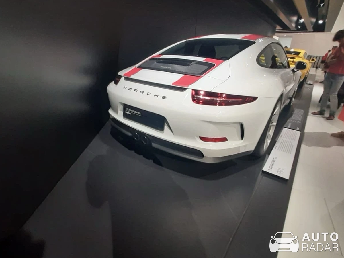 Porsche 911 R spotted in Vărășeni