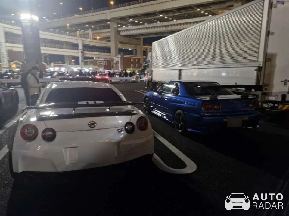 Nissan Skyline R34 GT-R spotted in Adachi City, Japan