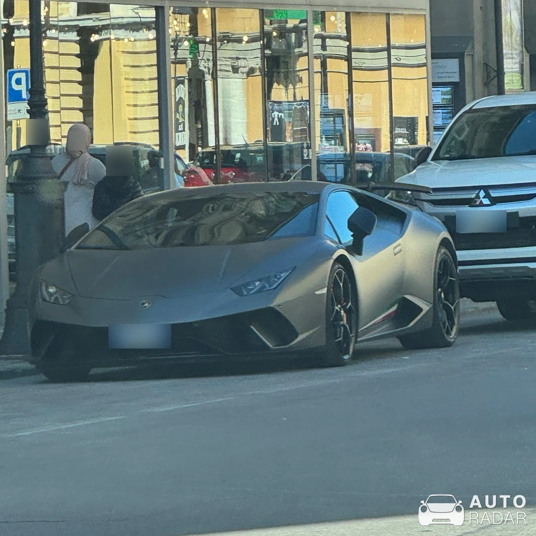 Lamborghini Huracán LP640-4 Performante spotted in Cuneo