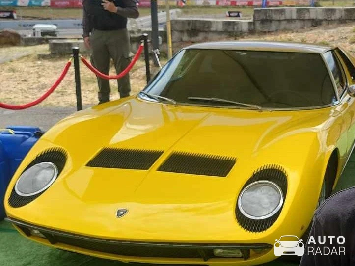Lamborghini Miura P400 spotted in Alajuela
