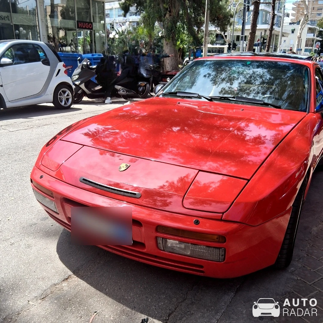 Porsche 944 Turbo spotted in Glyfada, Greece