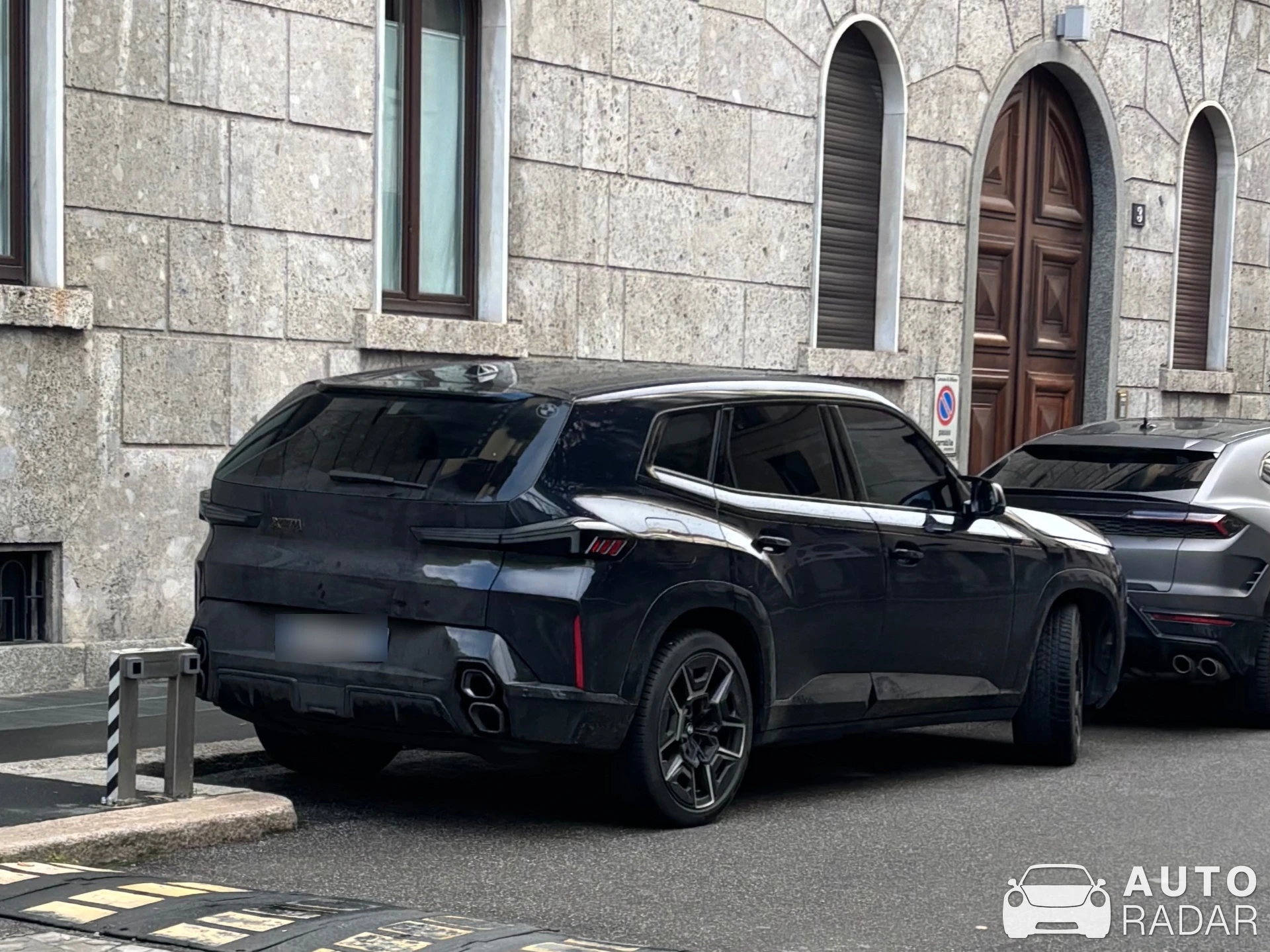 BMW XM G09 spotted in Milano, Italy