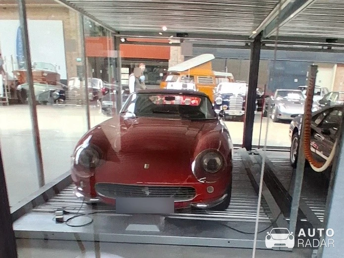 Ferrari 275 GTS spotted in London