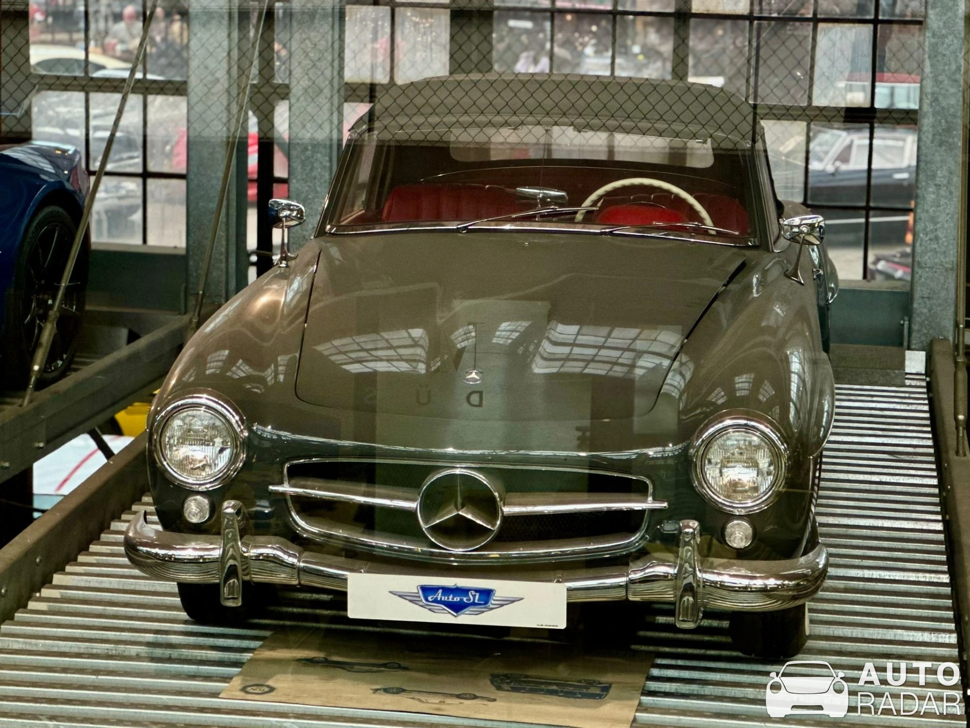 Mercedes-Benz 190 SL spotted in Düsseldorf, Germany