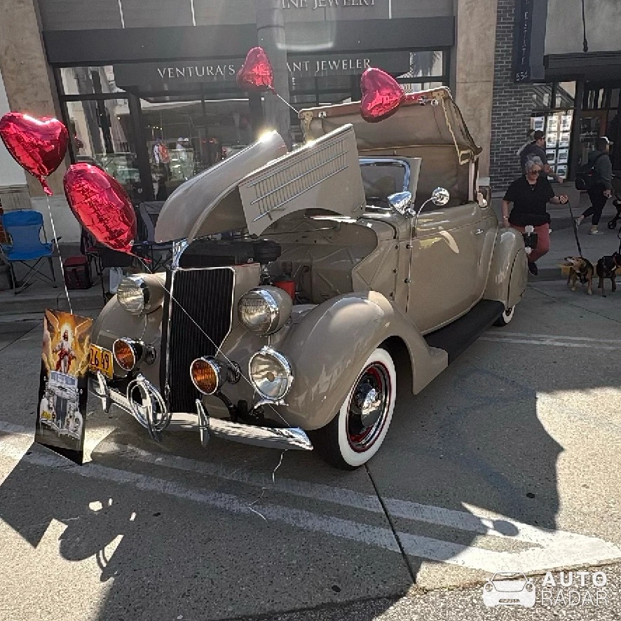 Ford 1936 Deluxe Cabriolet spotted in Ventura