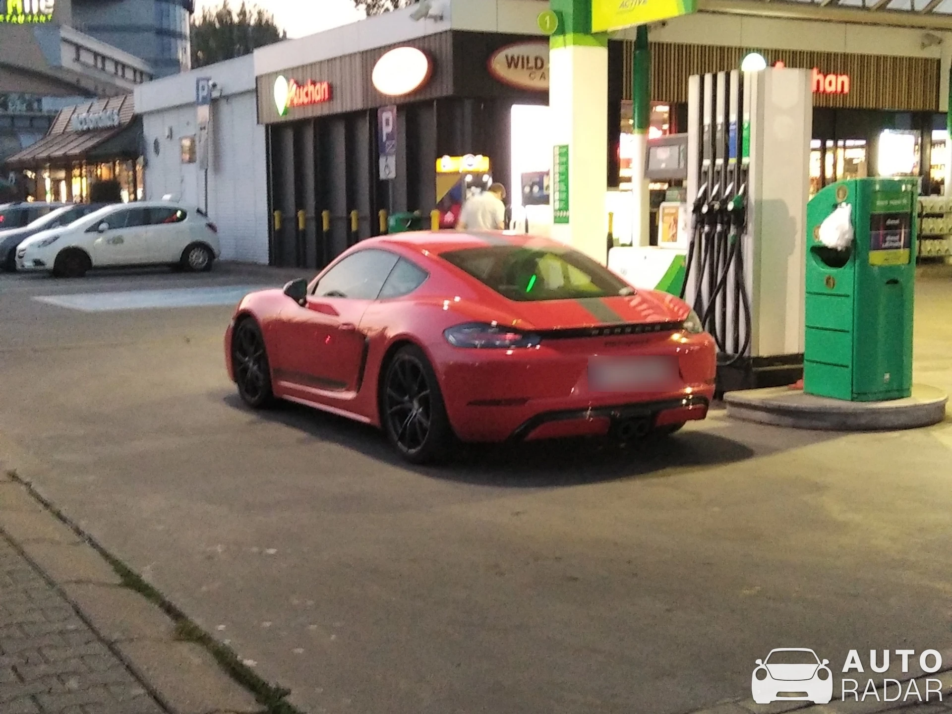 Porsche 718 Cayman T spotted in Warszawa, Польша