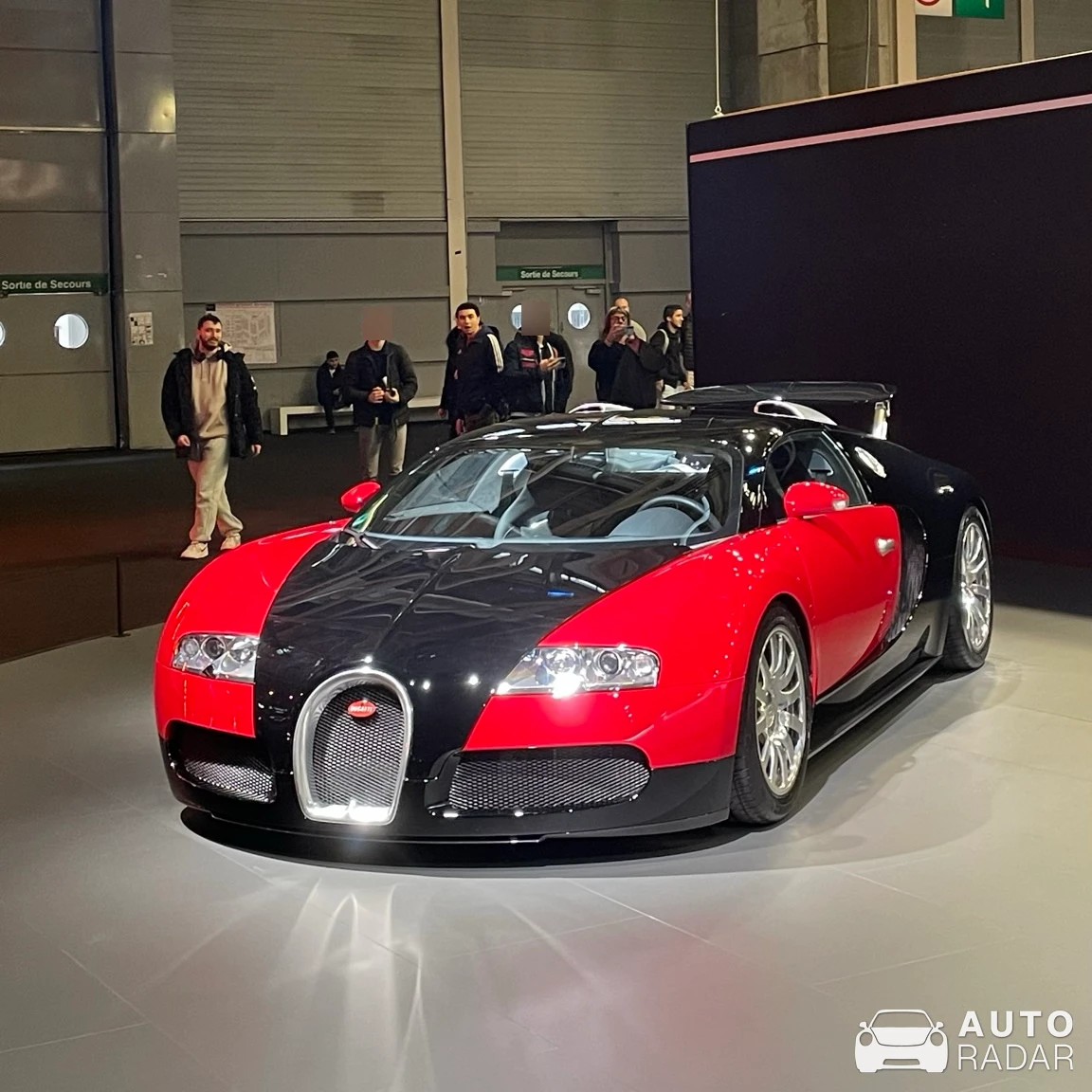 Bugatti Veyron 16.4 spotted in Paris, France