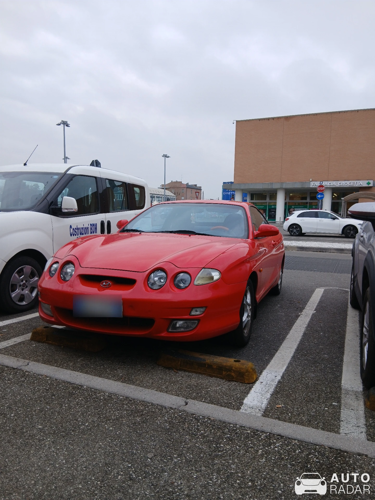Hyundai Coupé 2000 spotted in Parma, Italy