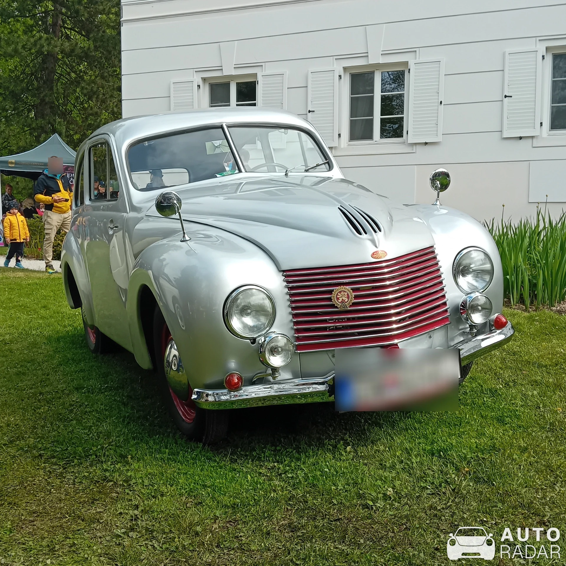 Morris Minor spotted in Gbeľany