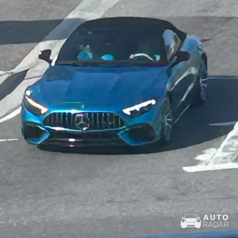 Mercedes-Benz SL 43 AMG spotted in Treasure Island