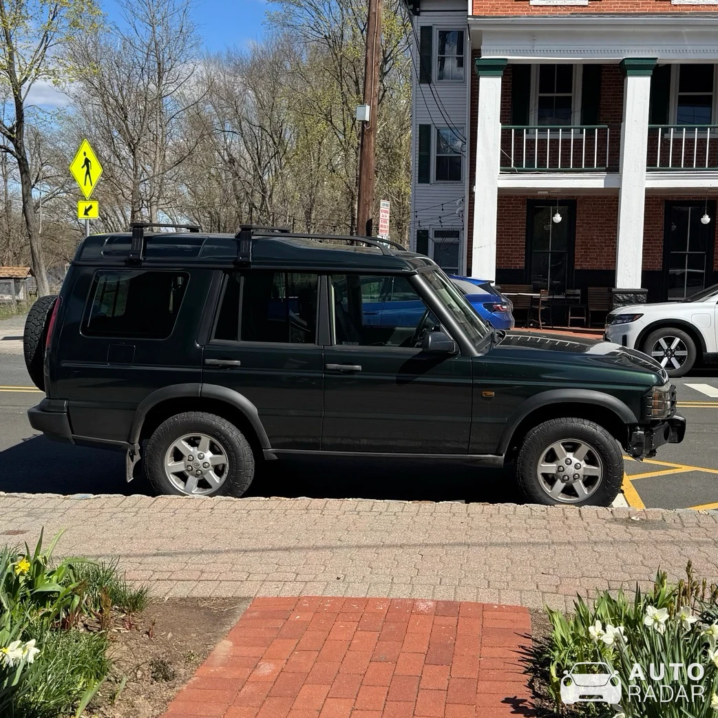 Land Rover Discovery spotted in Frenchtown