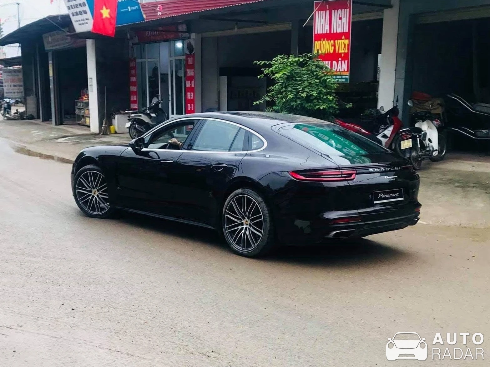 Porsche 971 Panamera spotted in Bình Xuyên, Việt Nam