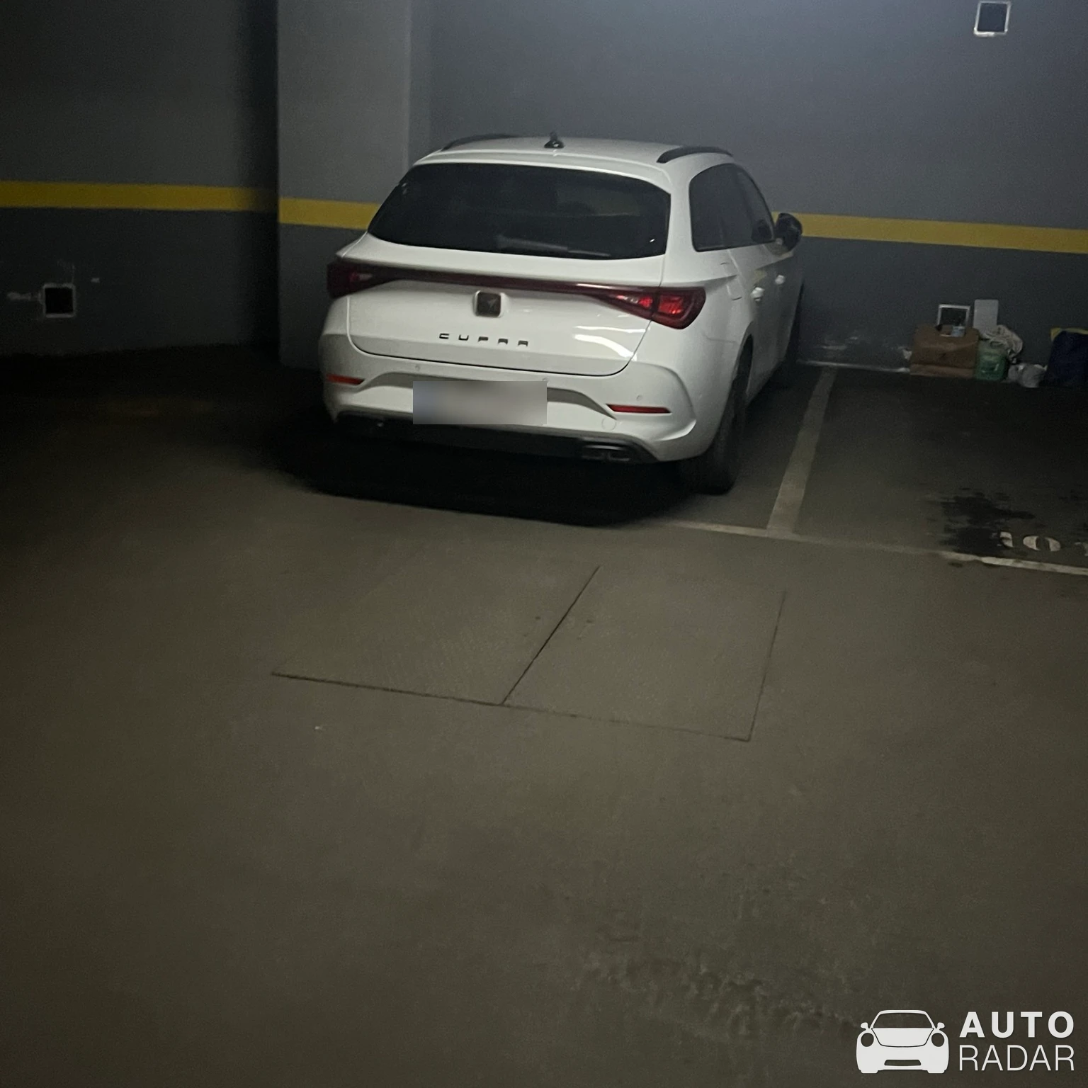 SEAT Leon Cupra R spotted in Madrid