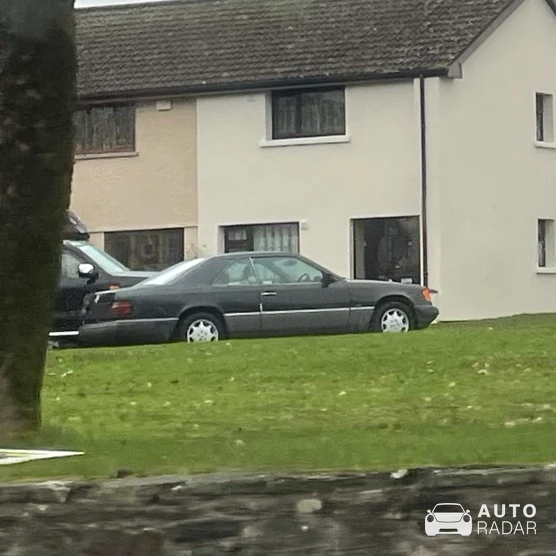Mercedes-Benz 500 SEL spotted in Killarney