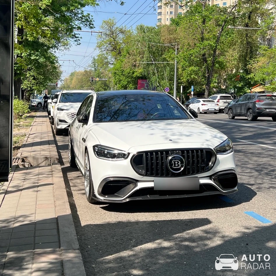 Mercedes-AMG Brabus S-Klasse W223 spotted in Almaty
