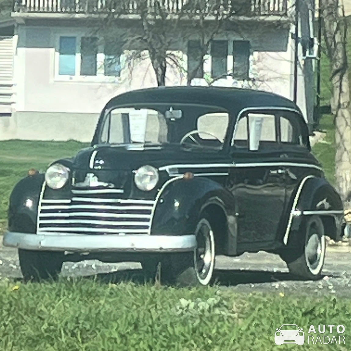 Moskvitch 401 spotted in Kiseljak