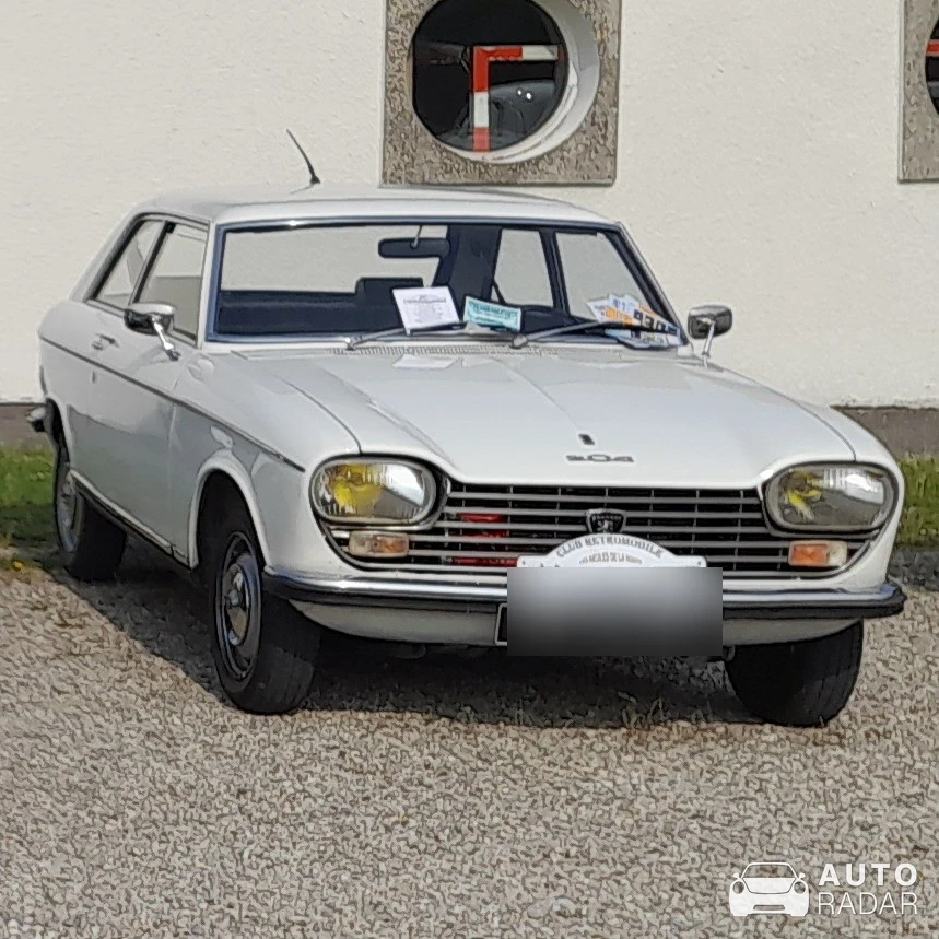 Peugeot 204 spotted in Saint-Pierre-de-Chandieu