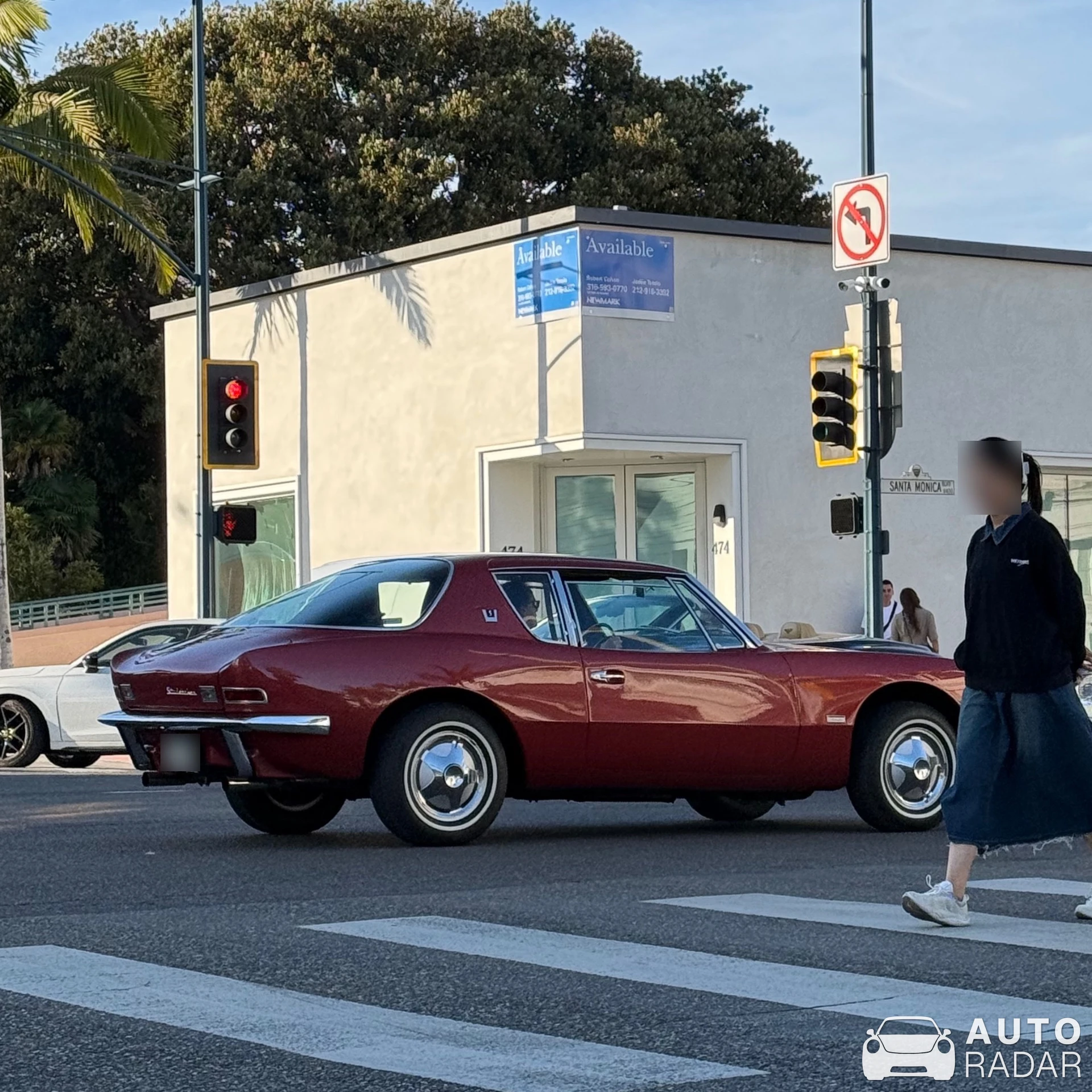 Studebaker Avanti R1 spotted in Beverly Hills