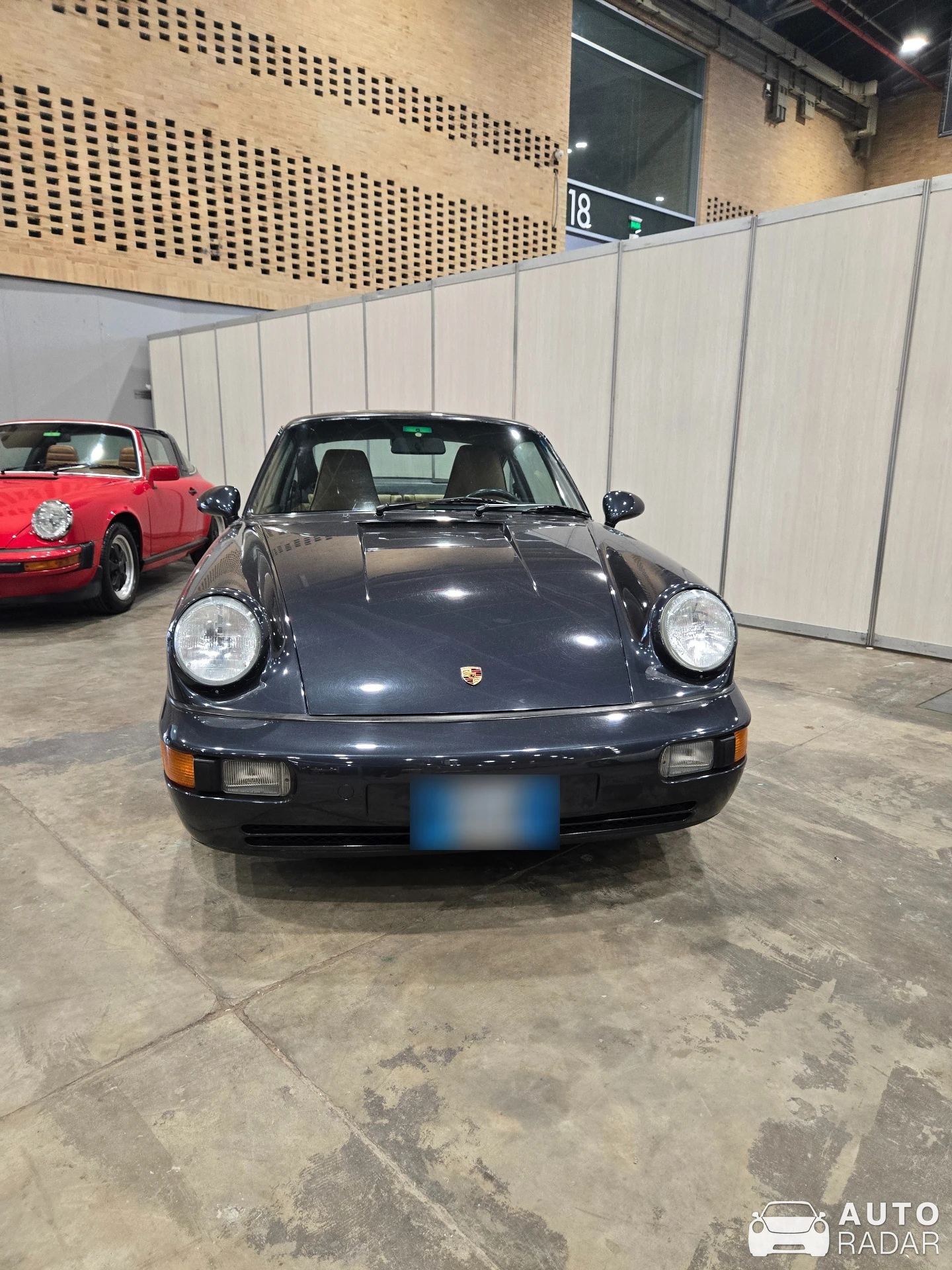 Porsche 964 Carrera spotted in Bogotá, Colombia