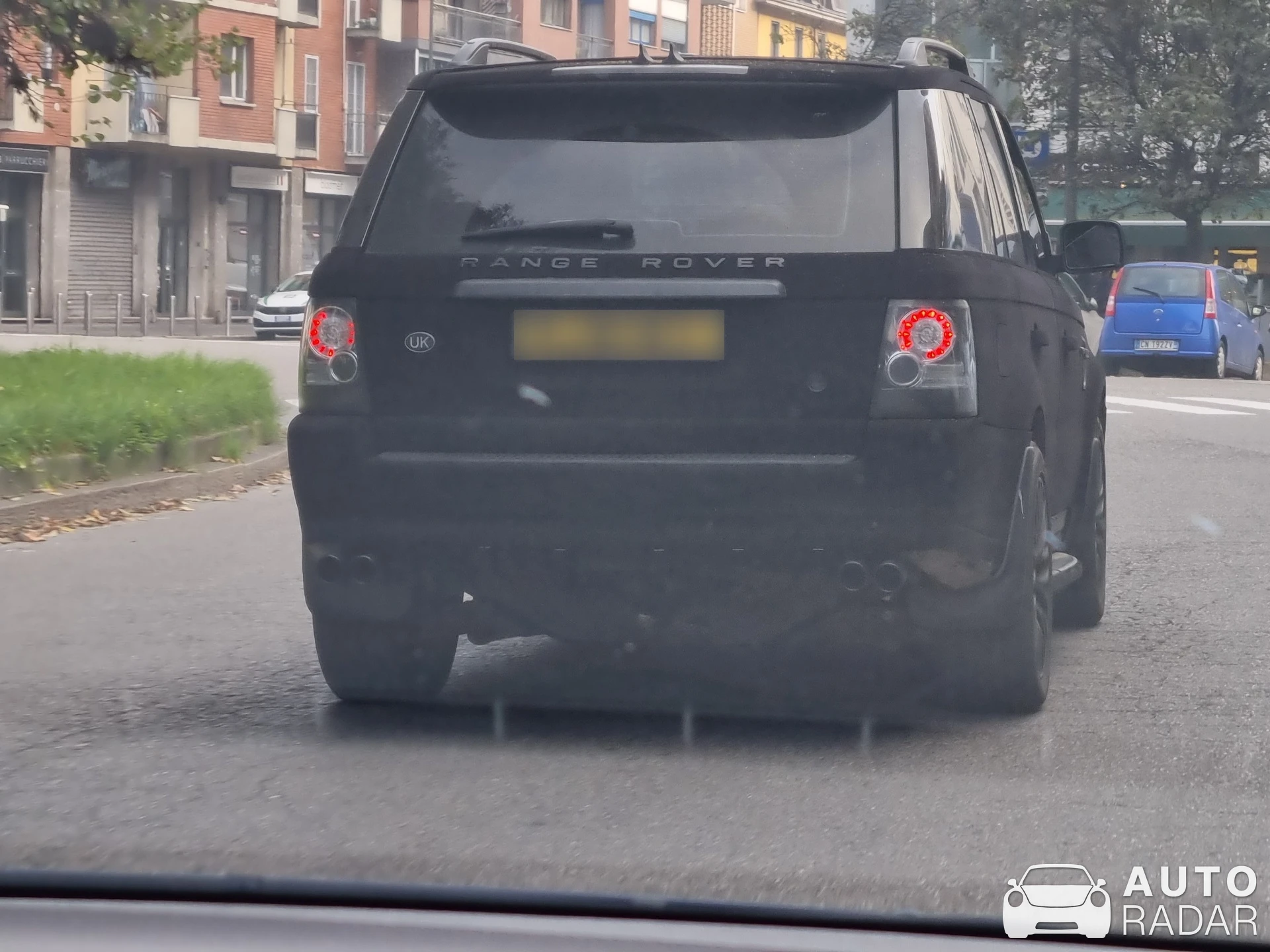 Land Rover Range Rover 2013 spotted in Milano