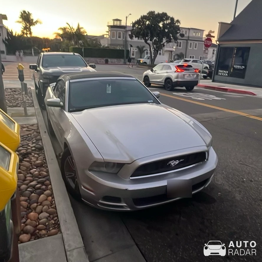 Ford Mustang GT 4.6 High Performance Convertible spotted in Hermosa Beach, United States