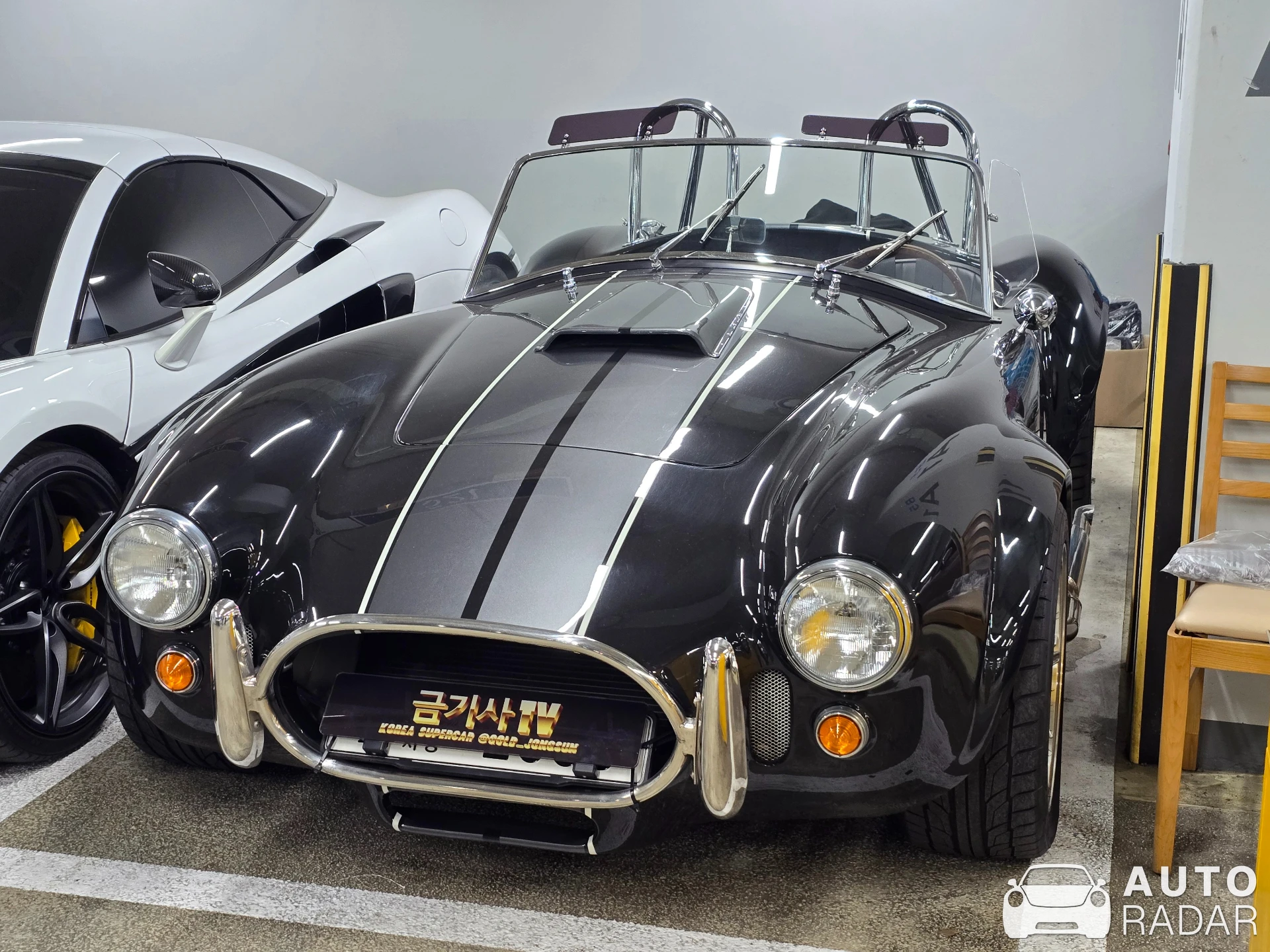 Shelby Cobra 427 spotted in Seocho District, South Korea