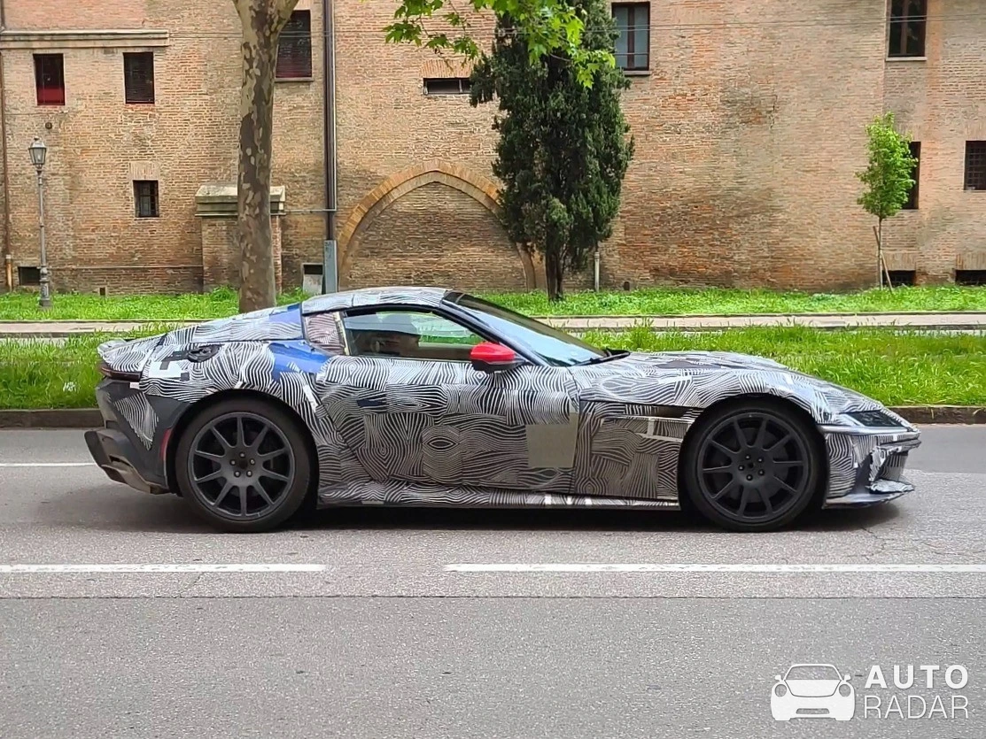 Ferrari 12Cilindri Spider Mule spotted in Bologna