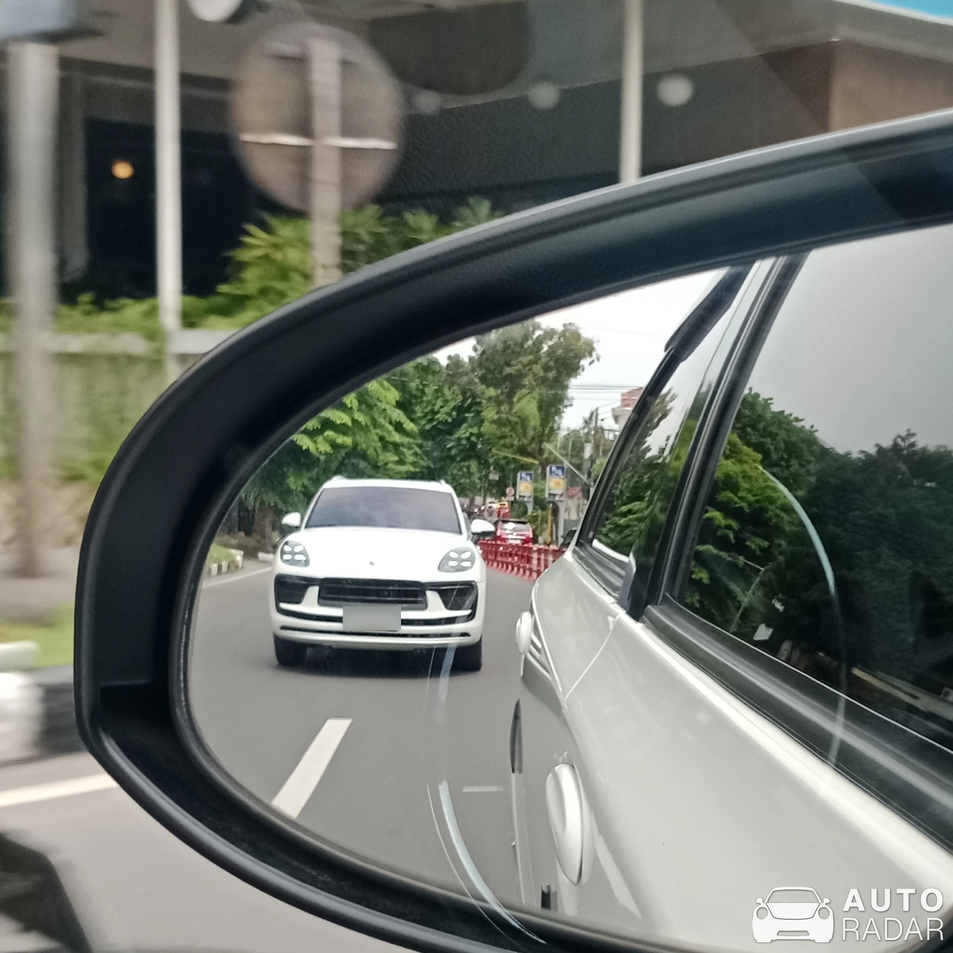 Porsche Macan S spotted in Semarang, Indonesia