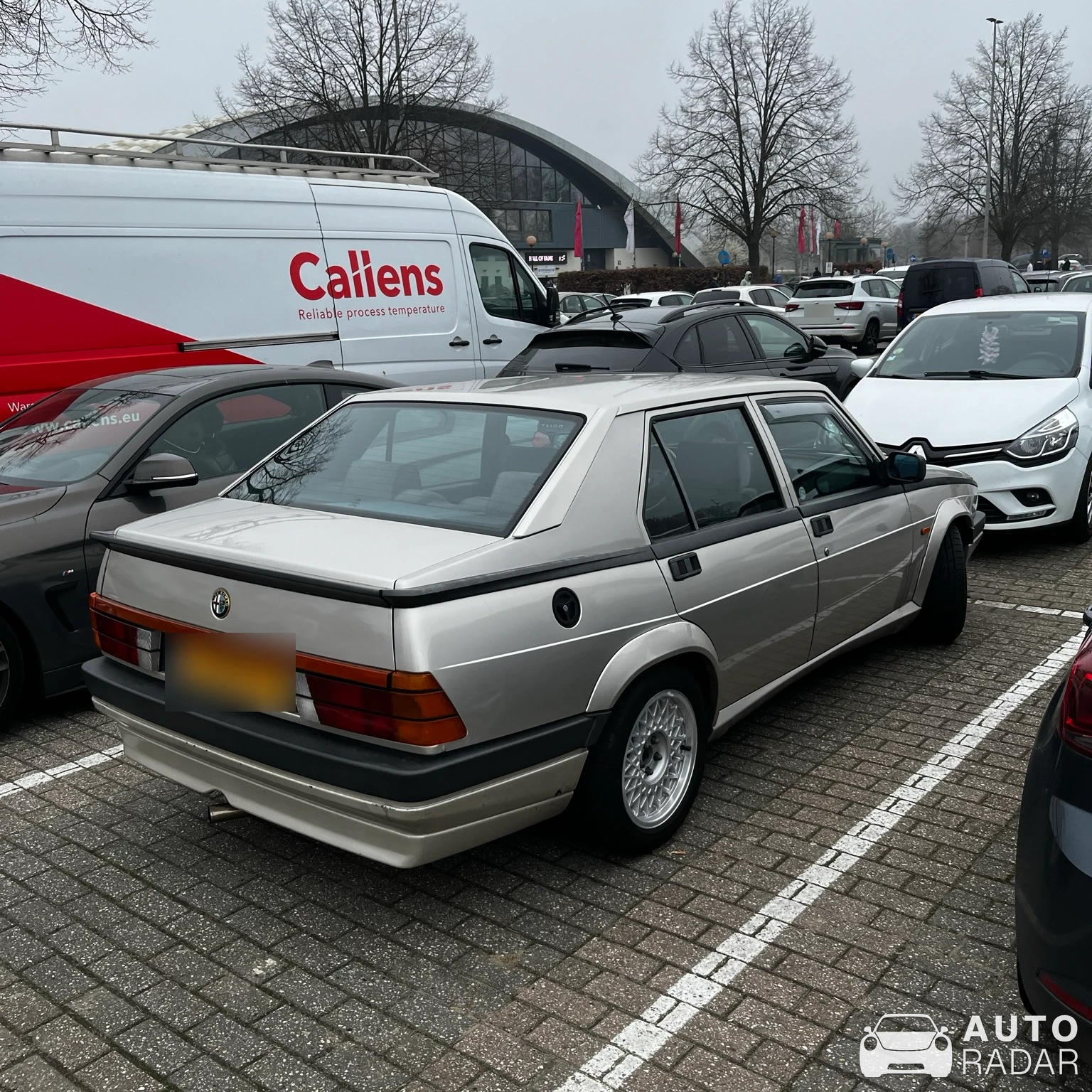 Alfa Romeo 75 spotted in Mechelen