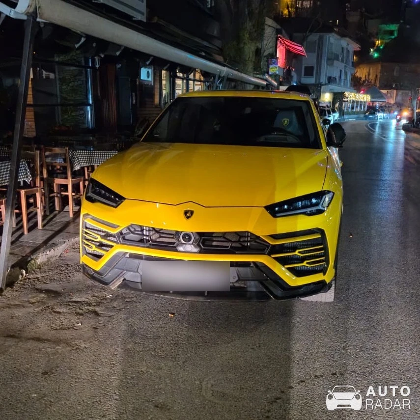 Lamborghini Urus spotted in Beşiktaş, Türkiye