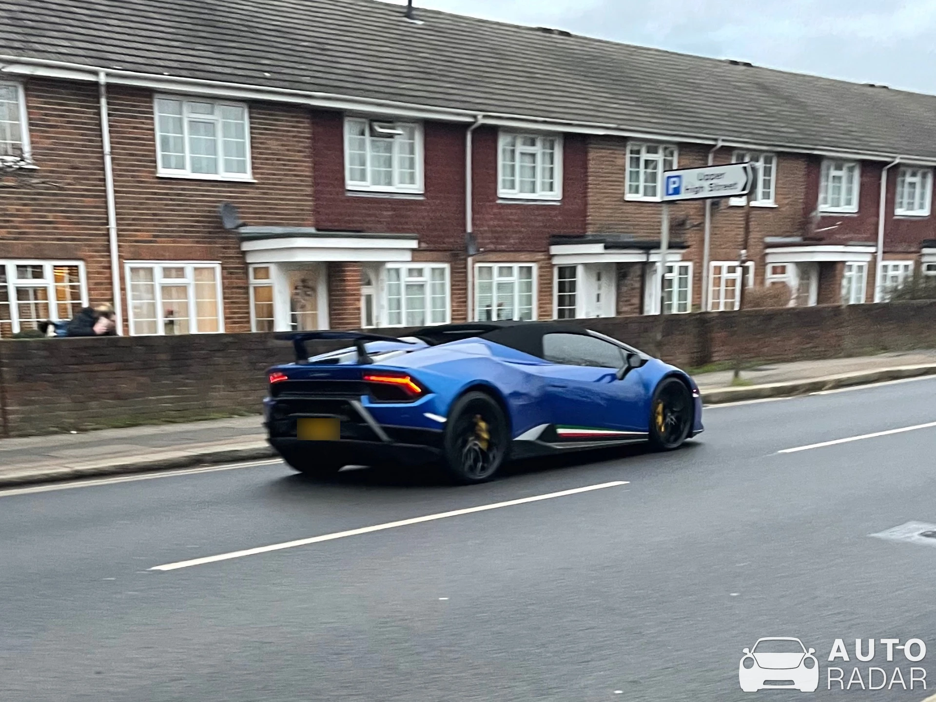 Lamborghini Huracán LP640-4 Performante Spyder spotted in Surrey, United Kingdom
