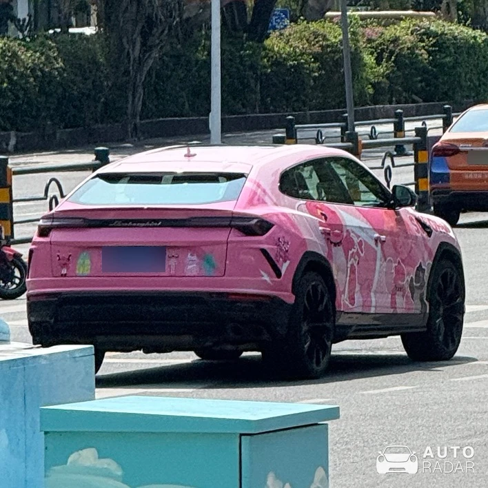 Lamborghini Urus spotted in San Ya Shi