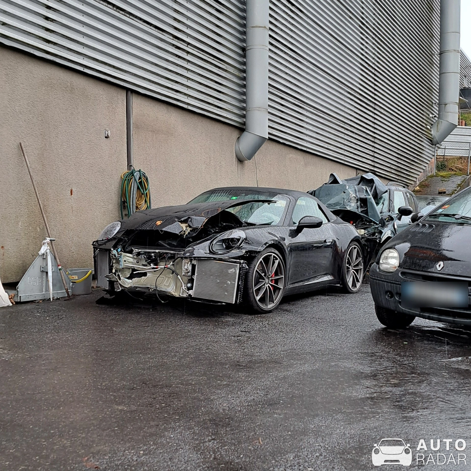 Porsche 992 Carrera 4 GTS Cabriolet MkI spotted in La Tour-de-Peilz, Suisse