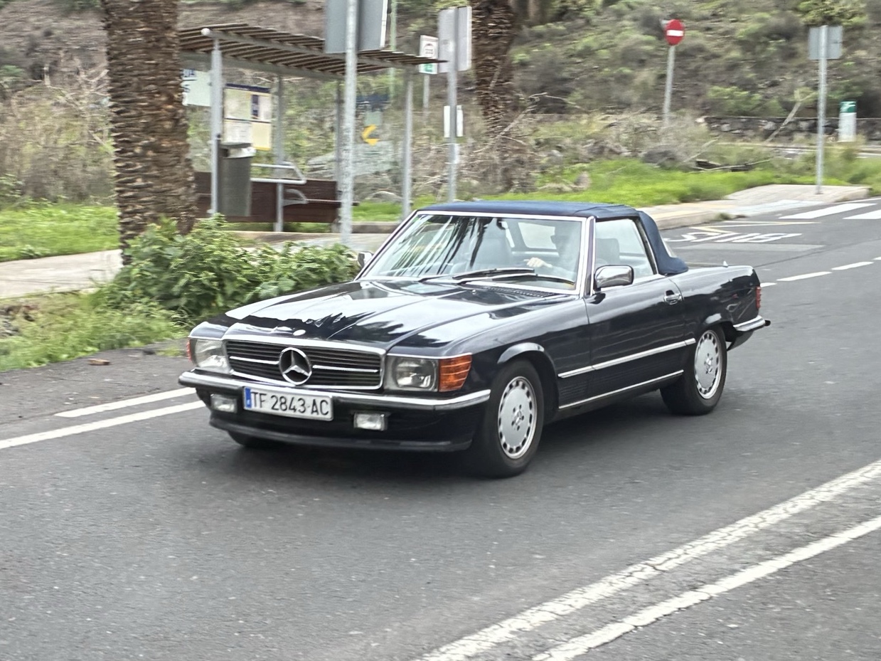 Mercedes-Benz 300SL R107