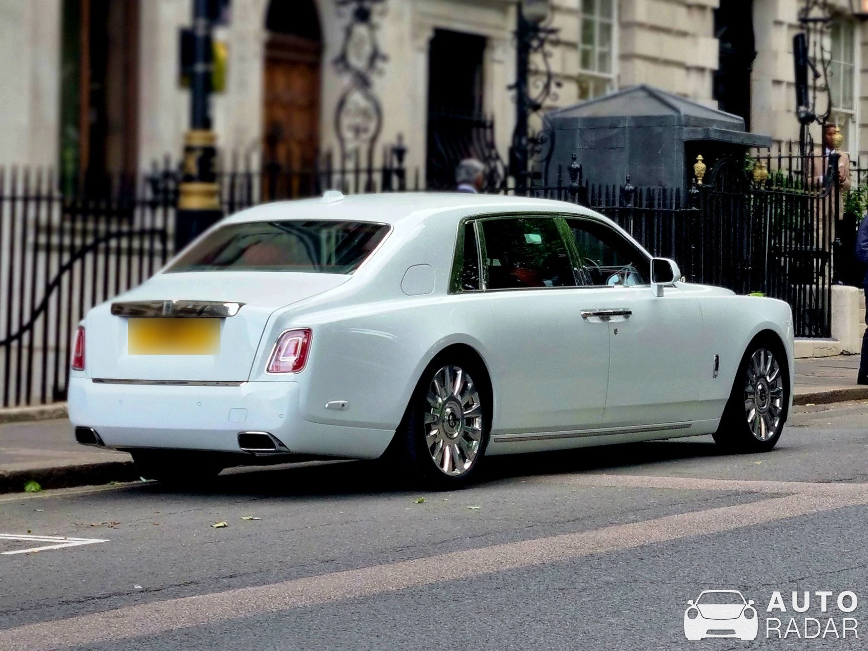 Rolls-Royce Phantom VIII EWB spotted