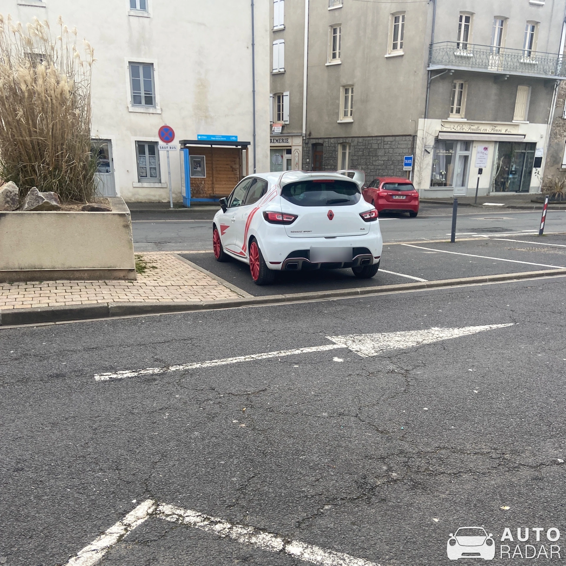 Renault Clio RS Cup IV spotted in Courpière, France