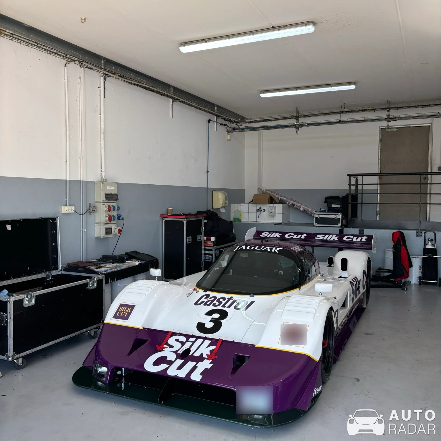 Jaguar XJR-9LM spotted in Le Castellet