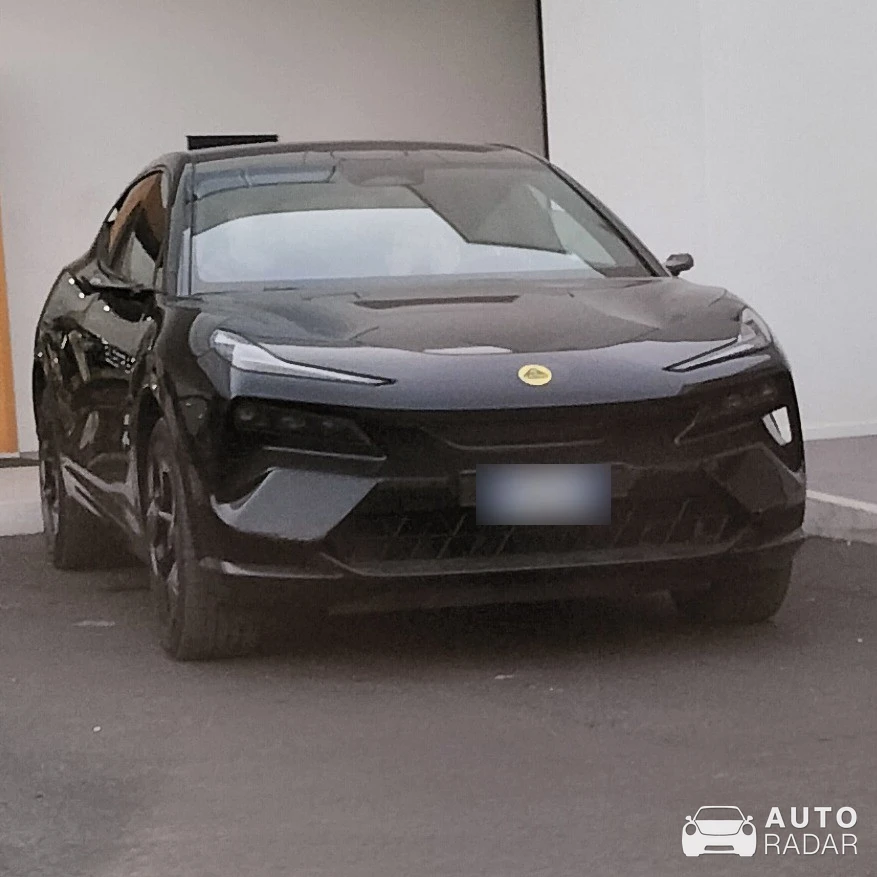 Lotus Eletre spotted in Zona Industriale, Italia