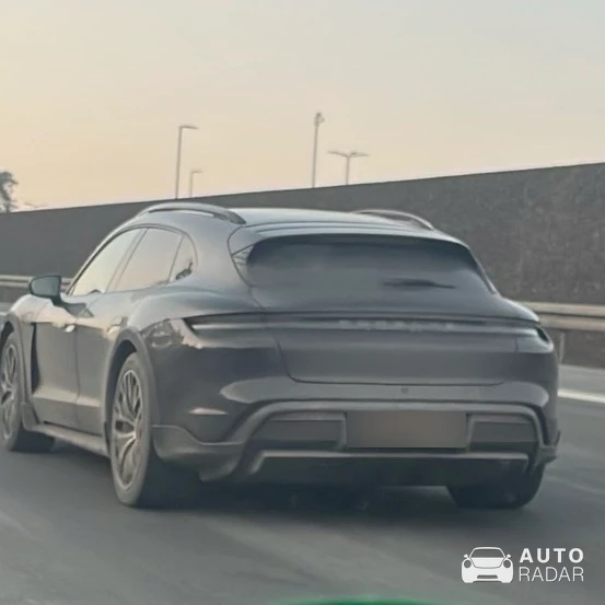 Porsche Taycan 4 Cross Turismo spotted in Geiselwind