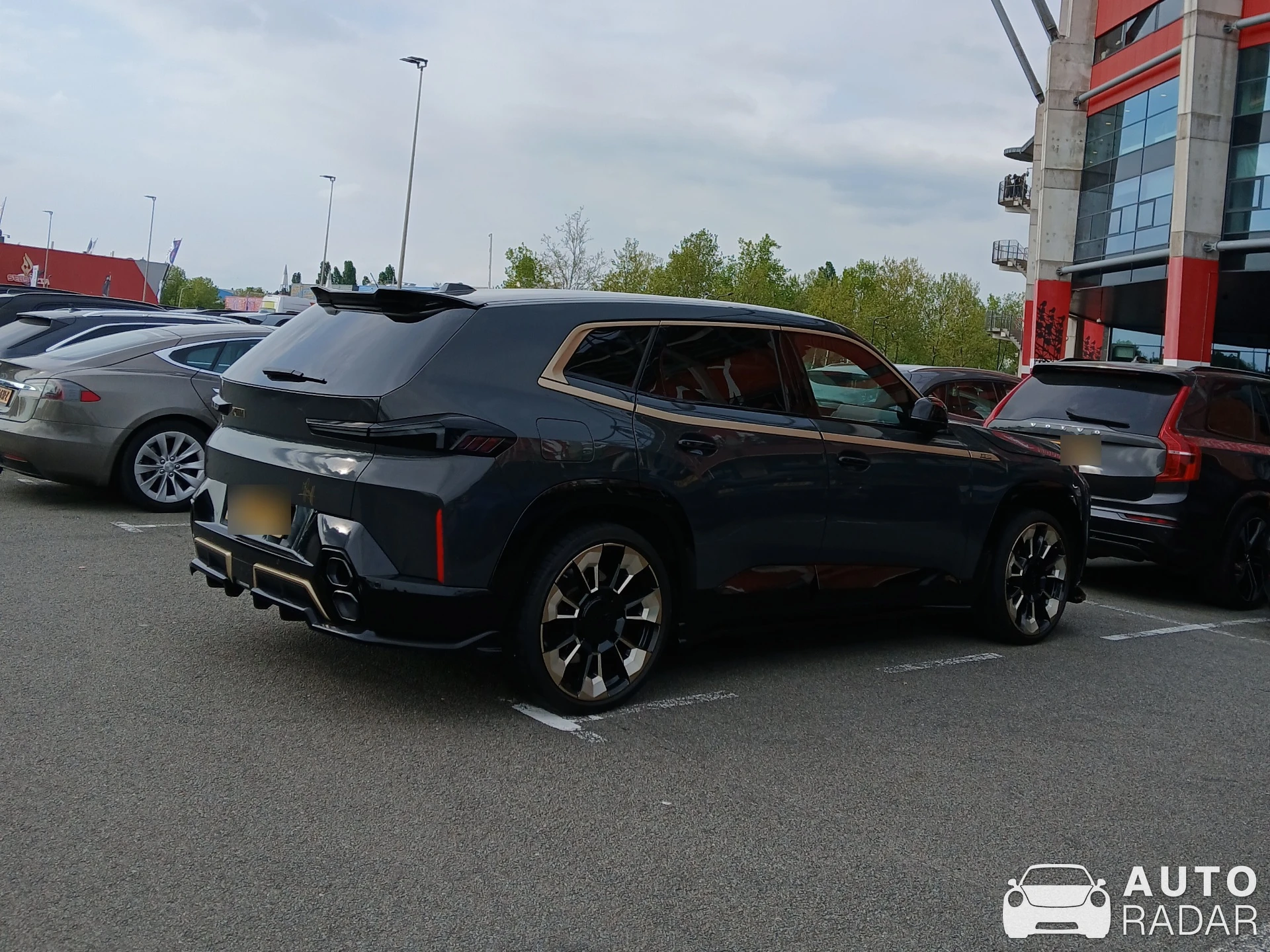 BMW XM G09 Label Red Larte Design spotted in Enschede