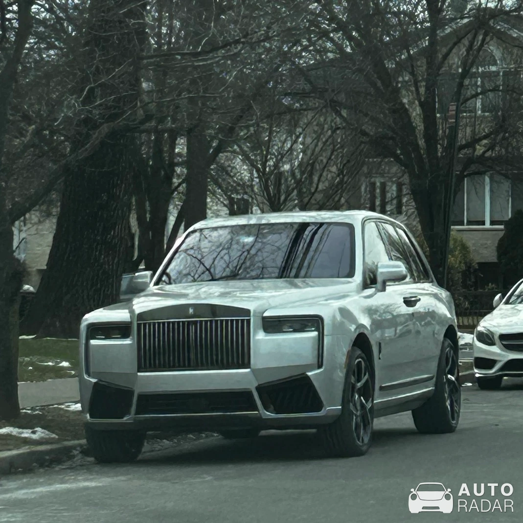 Rolls-Royce Cullinan Black Badge spotted in Staten Island, United States